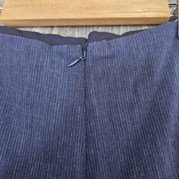 BCBGMAXAZRIA pleated shorts size large - Picture 3 of 8